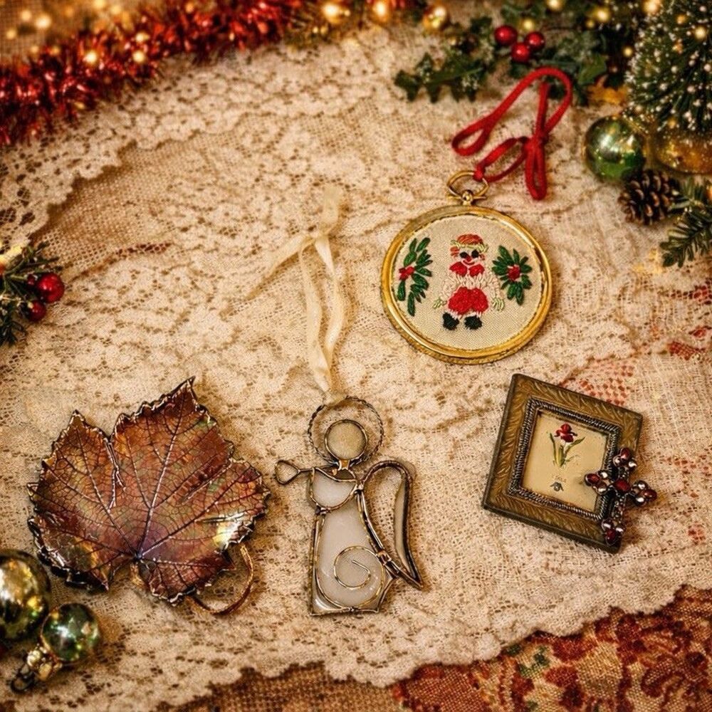 Artisan Decor (4 pcs): Hadeland Glassverk Angel Glass Leaf Embroidered Frame